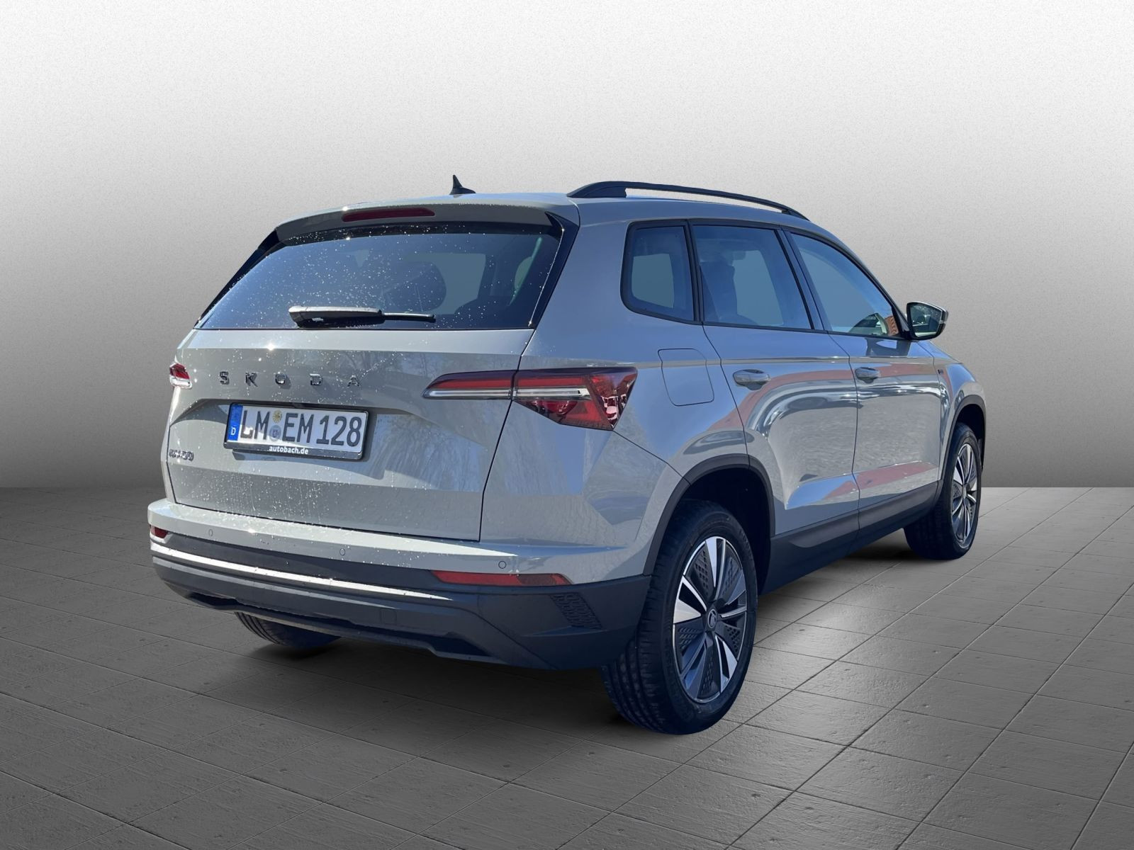 Skoda Karoq Tour 1,0 TSI 85 kW AHK LED KESSY Lane Assist