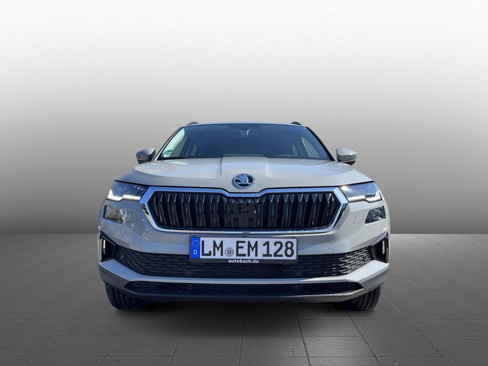 Skoda Karoq Tour 1,0 TSI 85 kW AHK LED KESSY Lane Assist