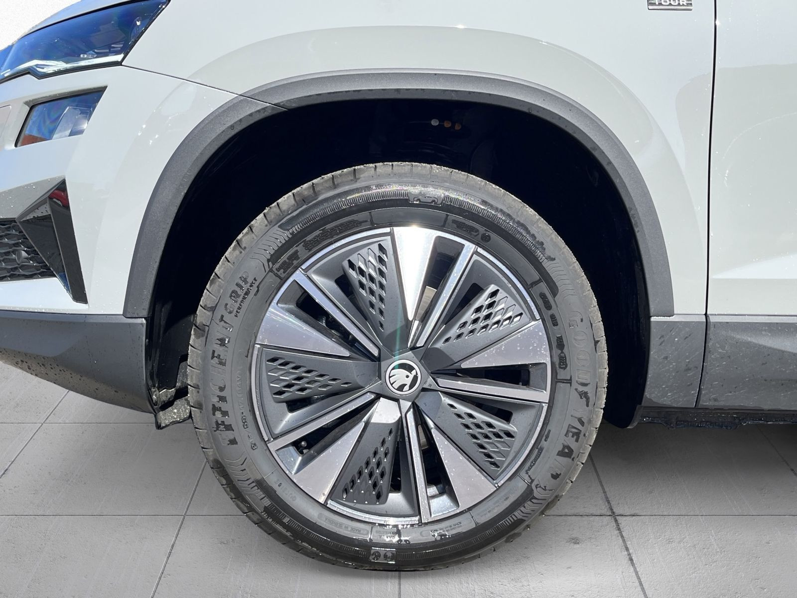 Skoda Karoq Tour 1,0 TSI 85 kW AHK LED KESSY Lane Assist