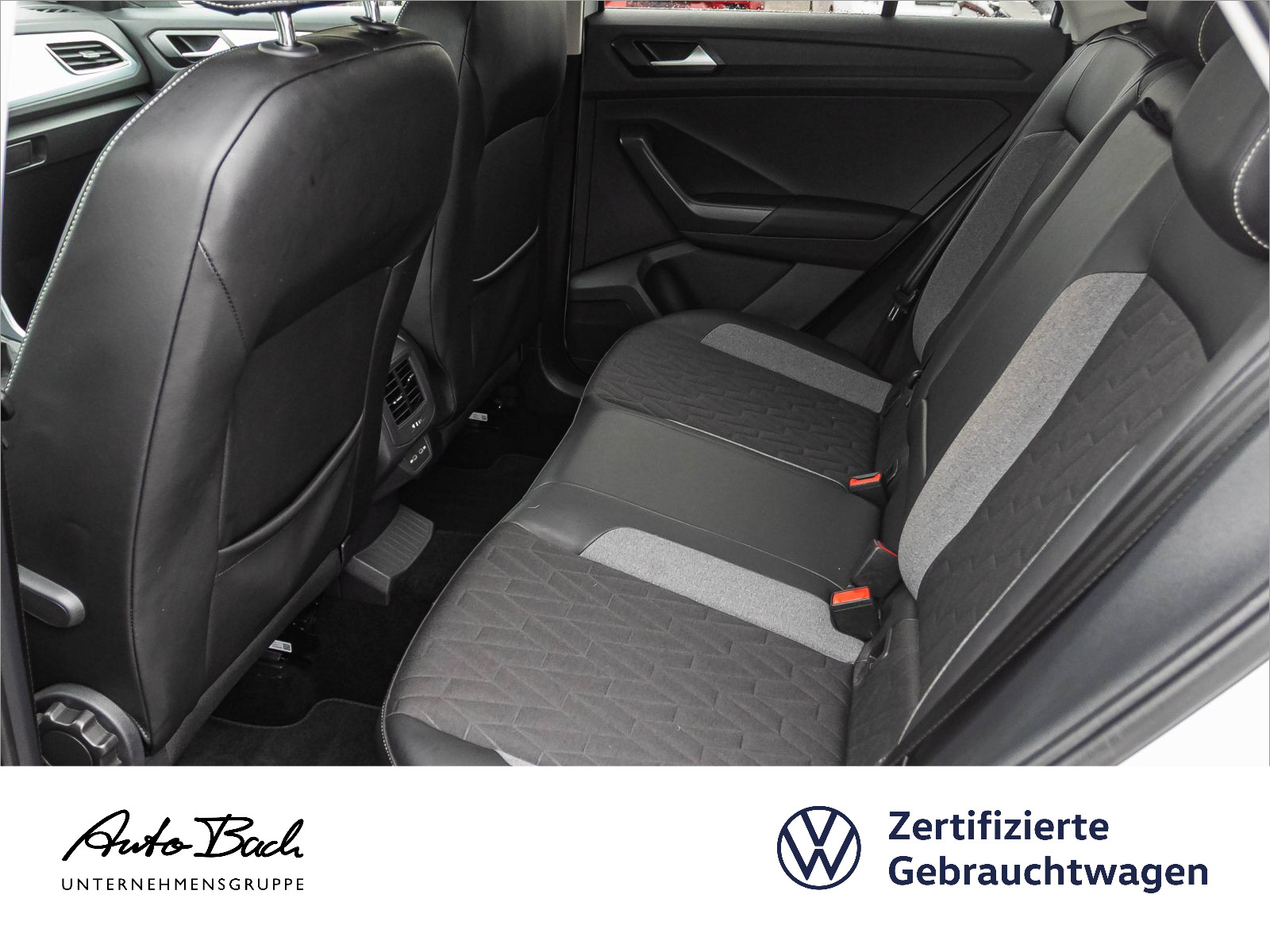 Volkswagen T-Roc Life 2.0TDI DSG Navi LED ACC CarPlay AHK