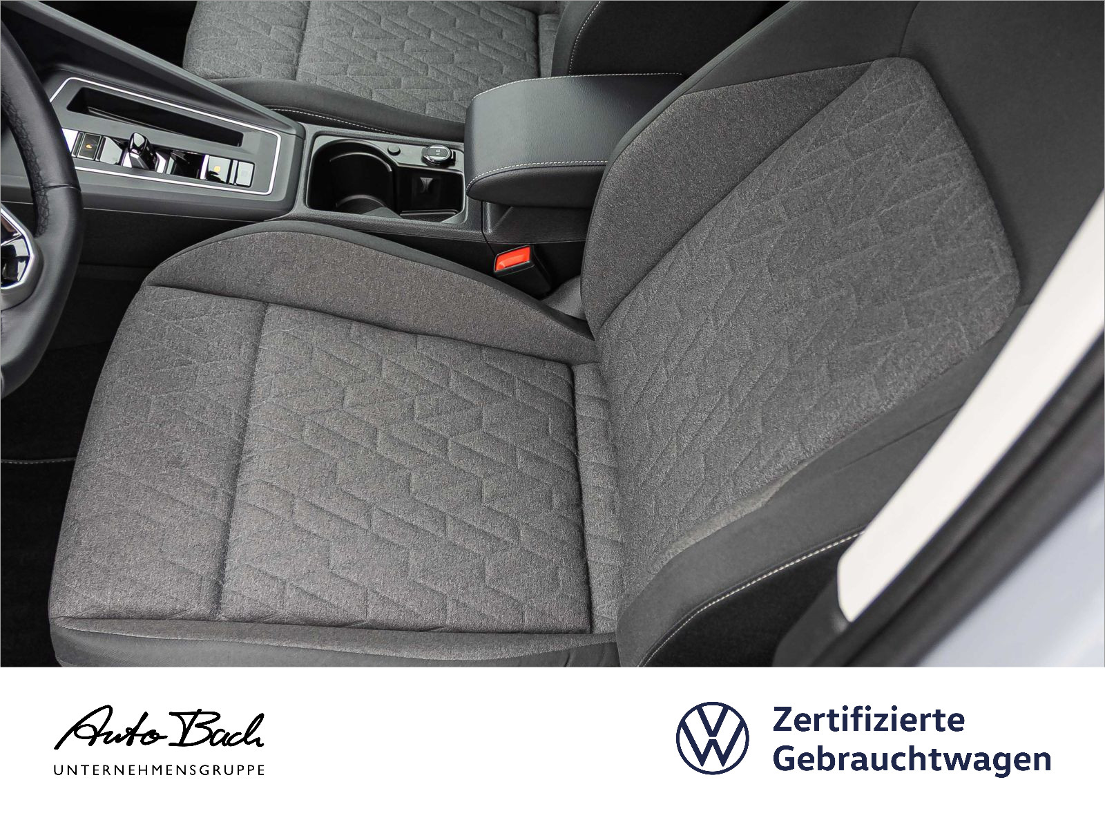 Volkswagen Golf VIII Life 2.0TDI DSG Navi LED HuD ACC EPH