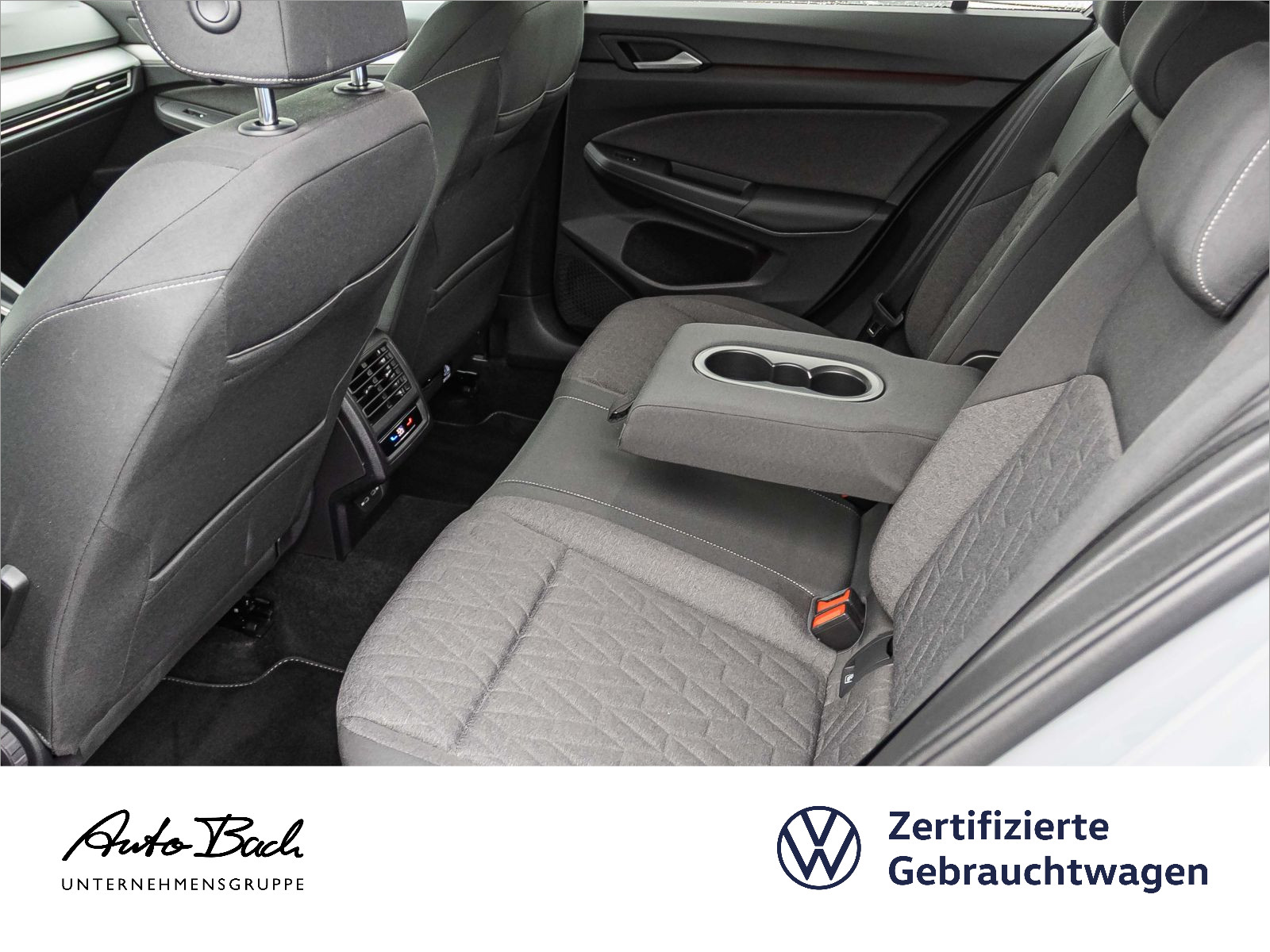 Volkswagen Golf VIII Life 2.0TDI DSG Navi LED HuD ACC EPH