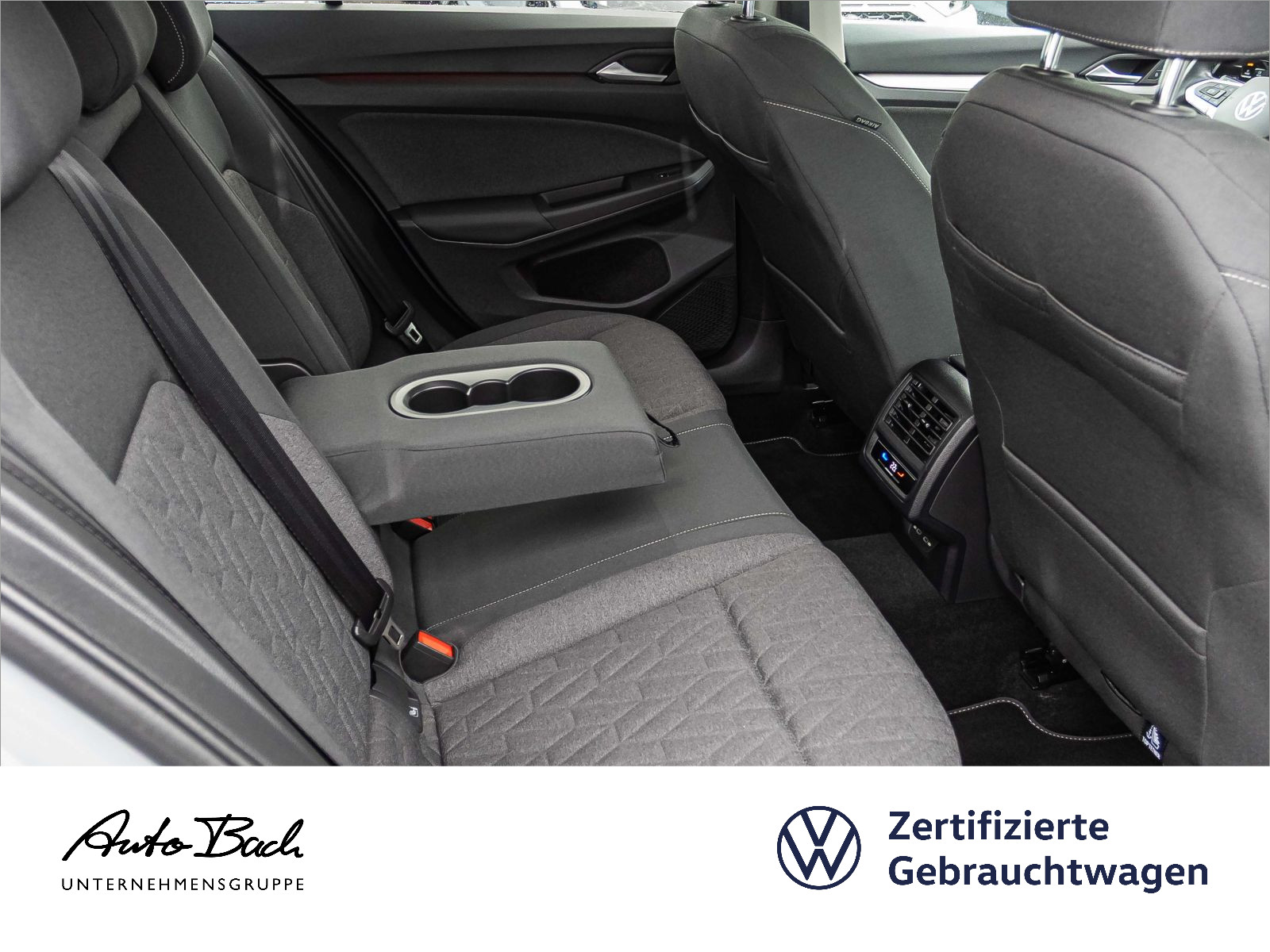 Volkswagen Golf VIII Life 2.0TDI DSG Navi LED HuD ACC EPH