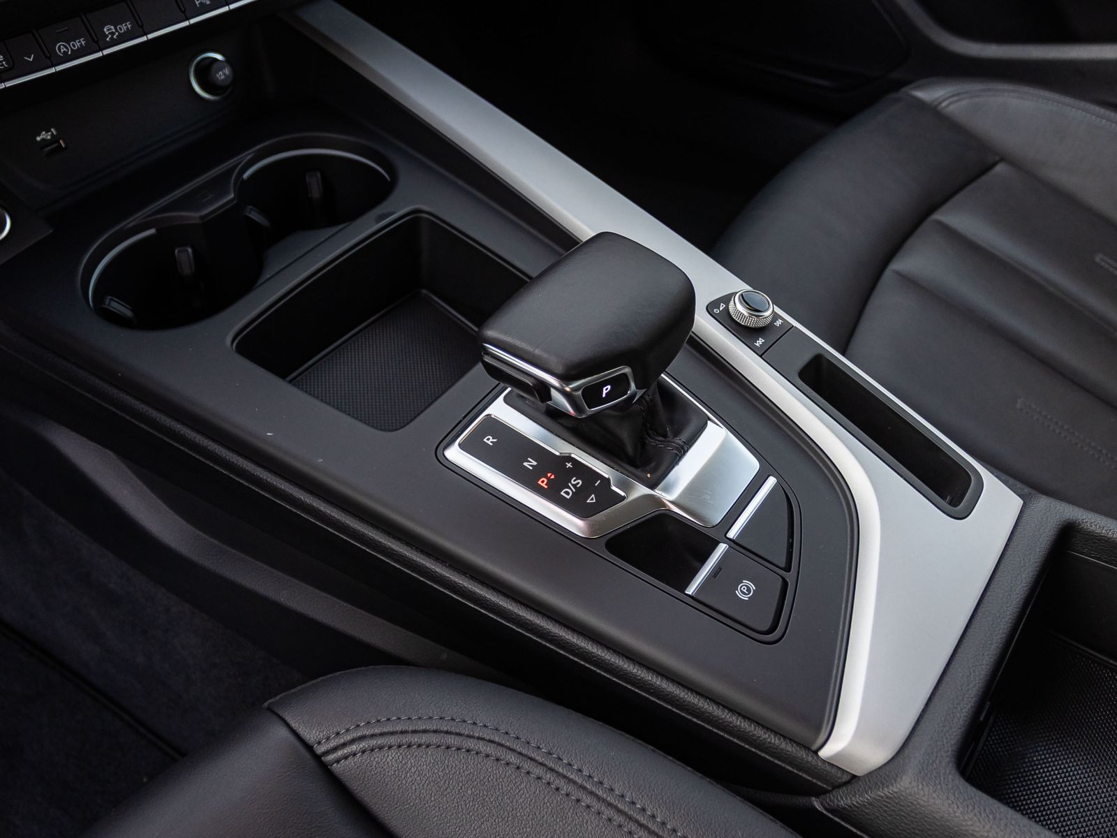 Audi A4 Avant Advanced 40TFSI qu Stronic Navi LED ACC