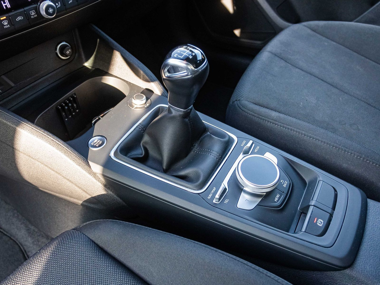 Audi Q2 Advanced 30TFSI LED GRA CarPlay EPH DAB