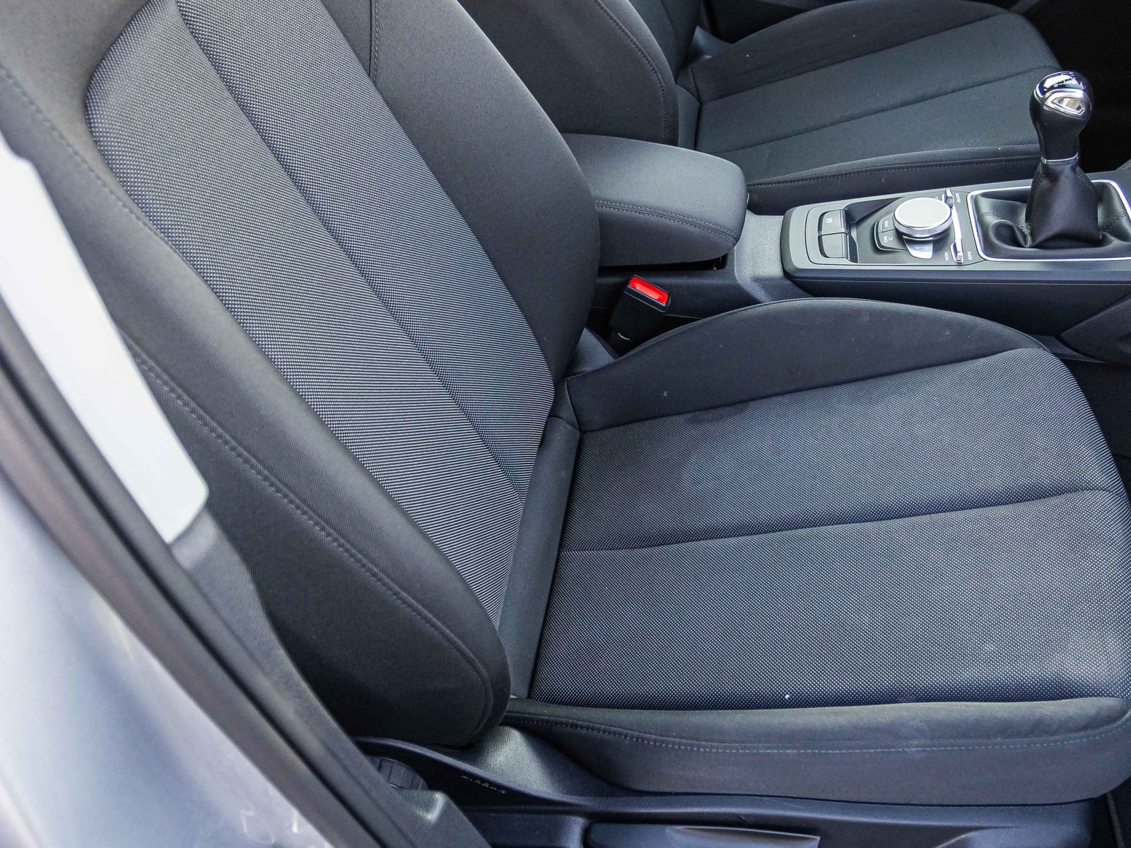 Audi Q2 Advanced 30TFSI LED GRA CarPlay EPH DAB