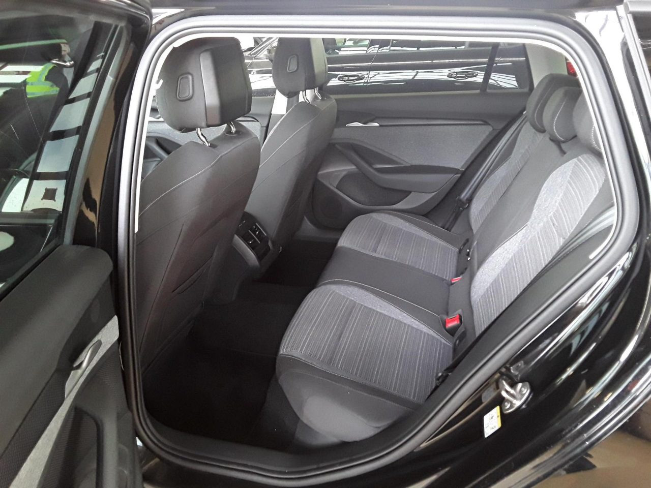 Skoda Superb Combi Selection 2.0TSI 4x4 DSG Navi HuD AHK