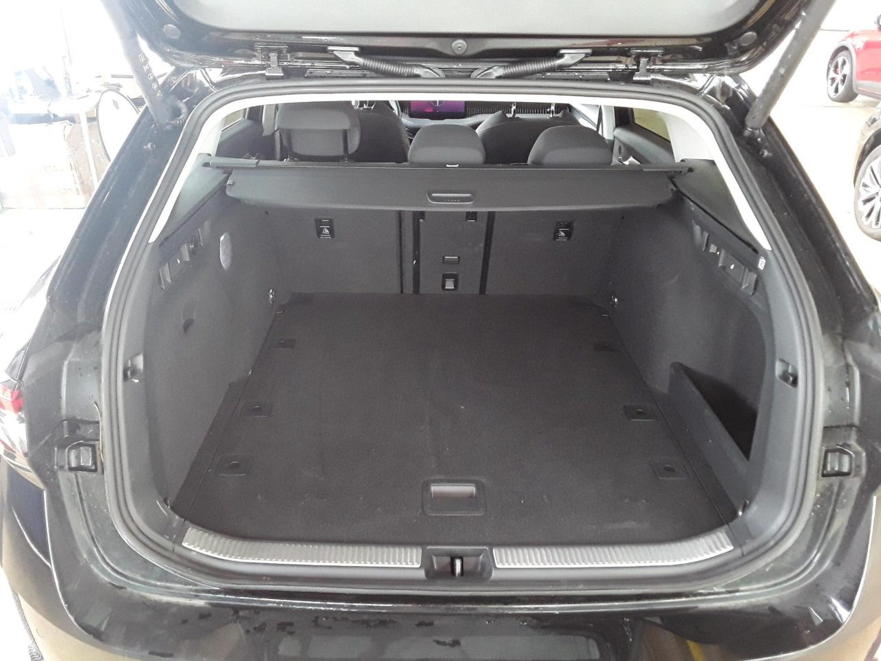 Skoda Superb Combi Selection 2.0TSI 4x4 DSG Navi HuD AHK