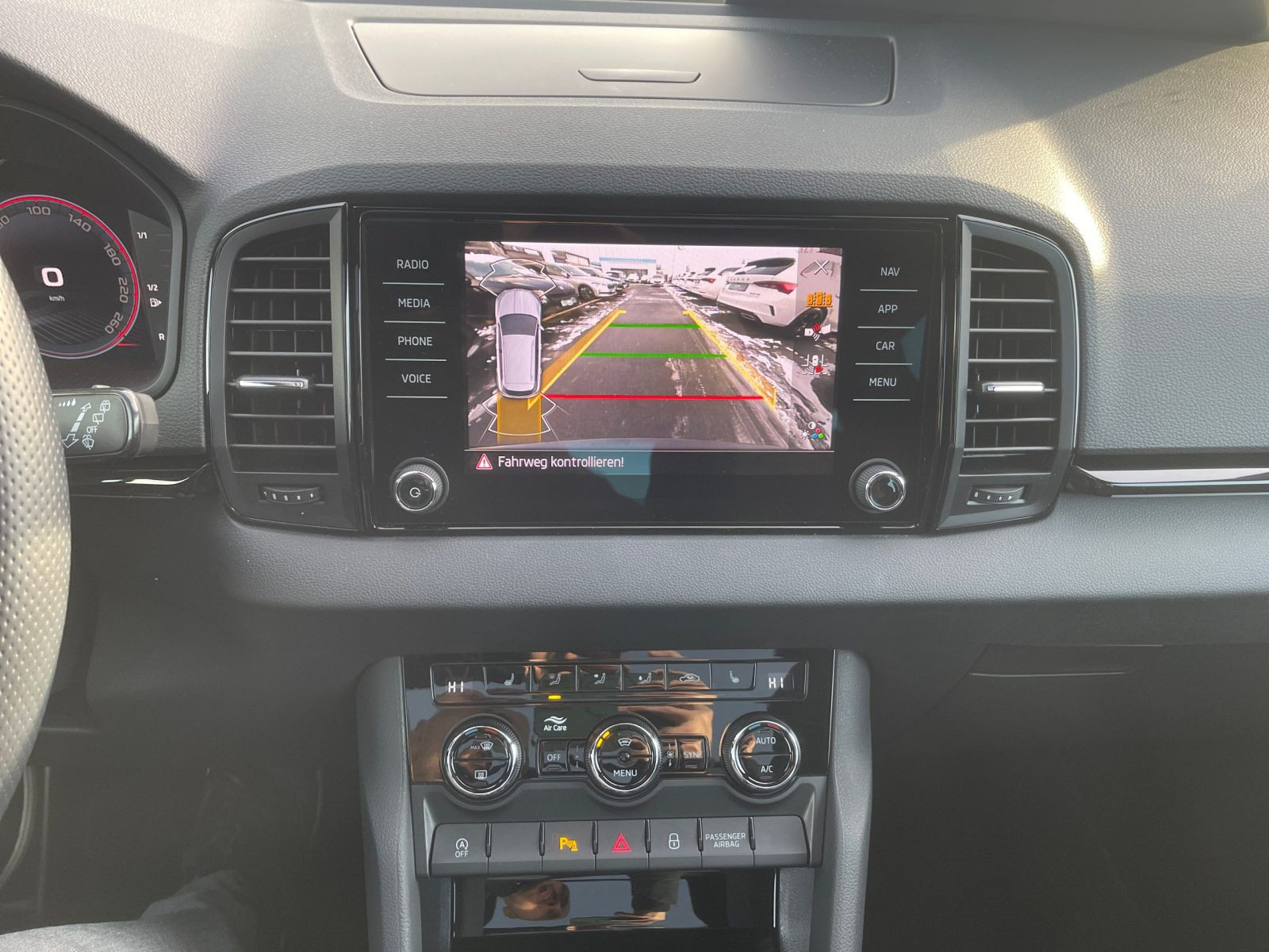 Skoda Karoq Sportline 2.0TSI 4x4 DSG Navi Panorama ACC