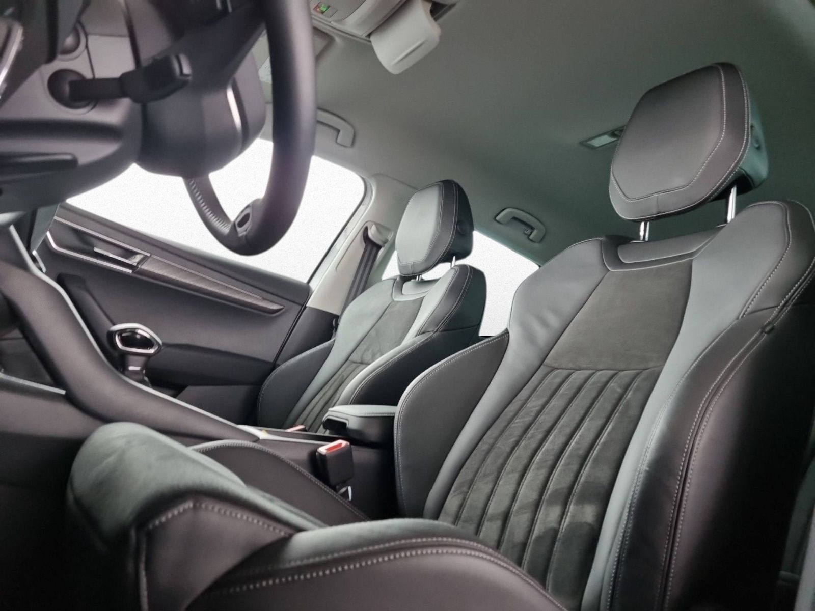 Skoda Karoq Tour 2.0 TDI DSG Virtual Navi Car Play AHK