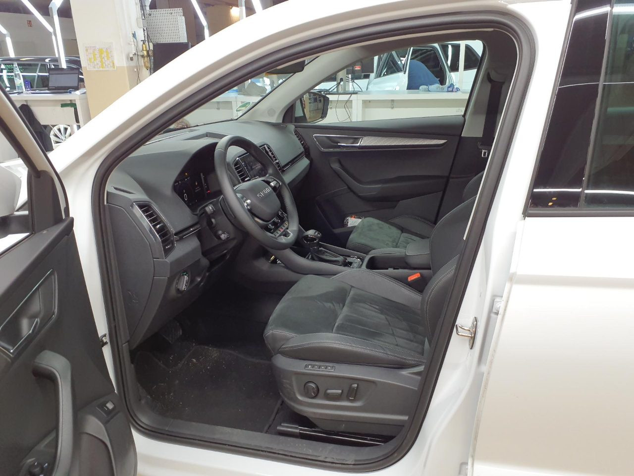 Skoda Karoq Tour 2.0 TDI DSG Virtual Navi Car Play AHK