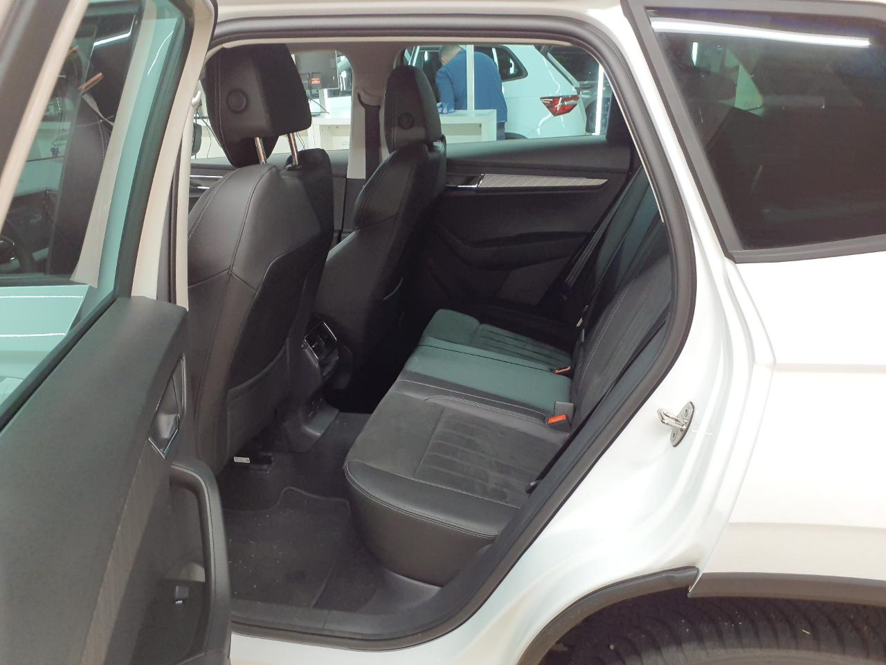 Skoda Karoq Tour 2.0 TDI DSG Virtual Navi Car Play AHK