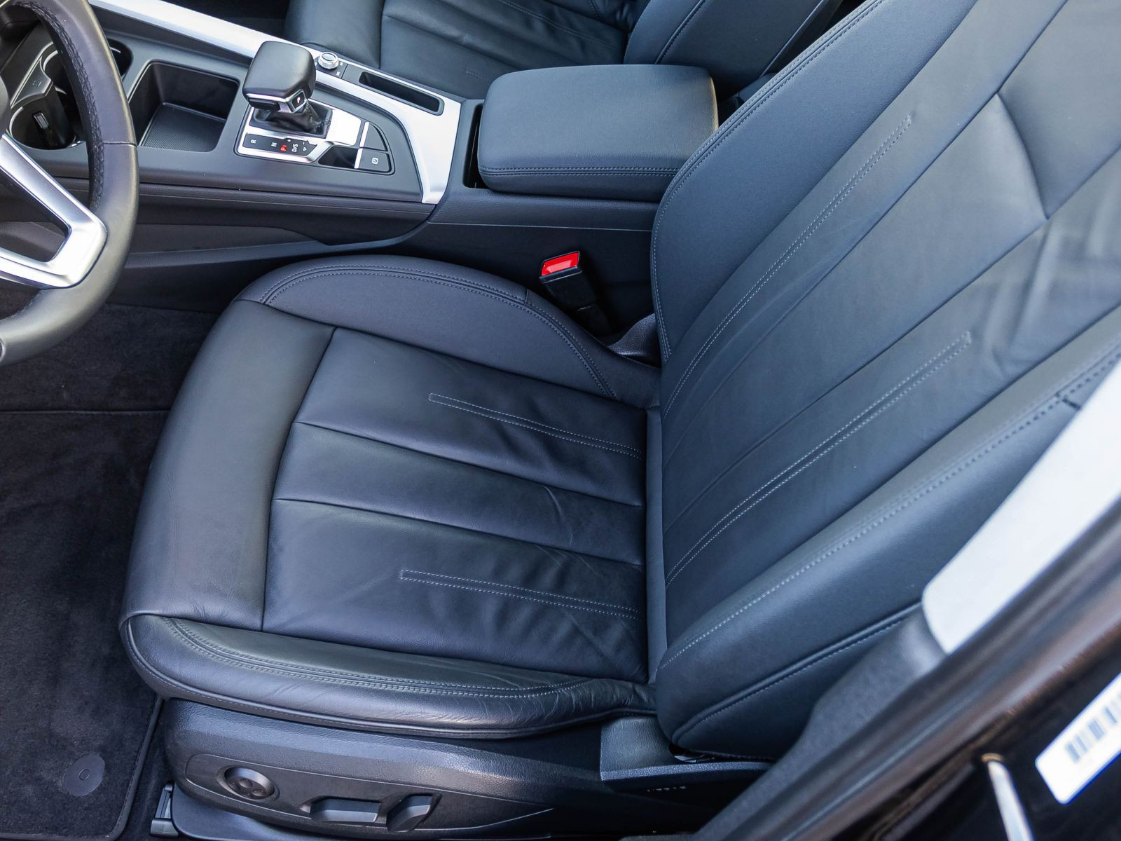 Audi A4 Avant Advanced 40TFSI qu Stronic Navi LED ACC EPH