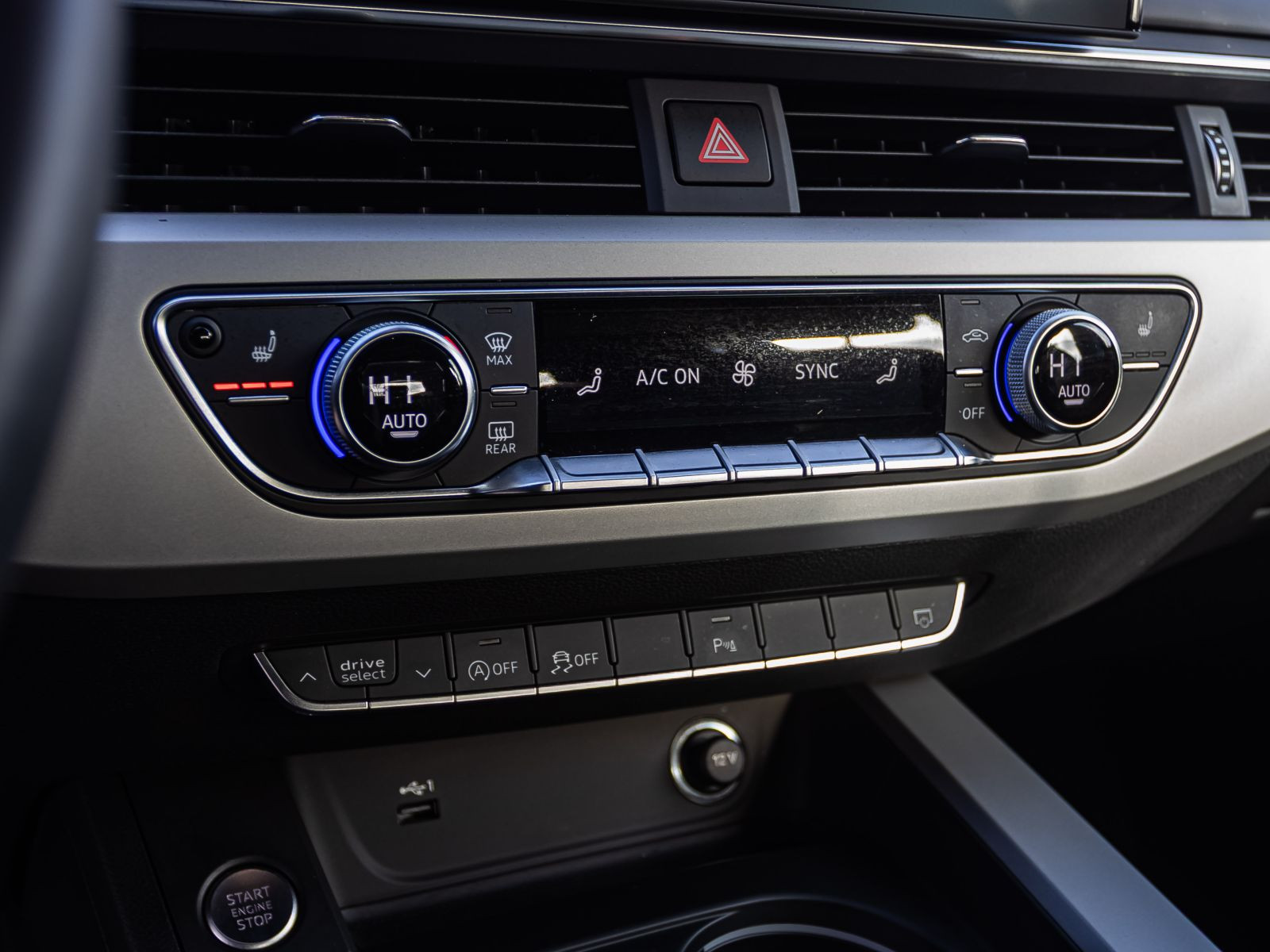 Audi A4 Avant Advanced 40TFSI qu Stronic Navi LED ACC EPH