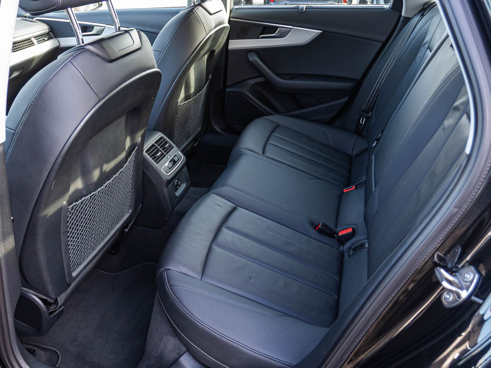 Audi A4 Avant Advanced 40TFSI qu Stronic Navi LED ACC EPH