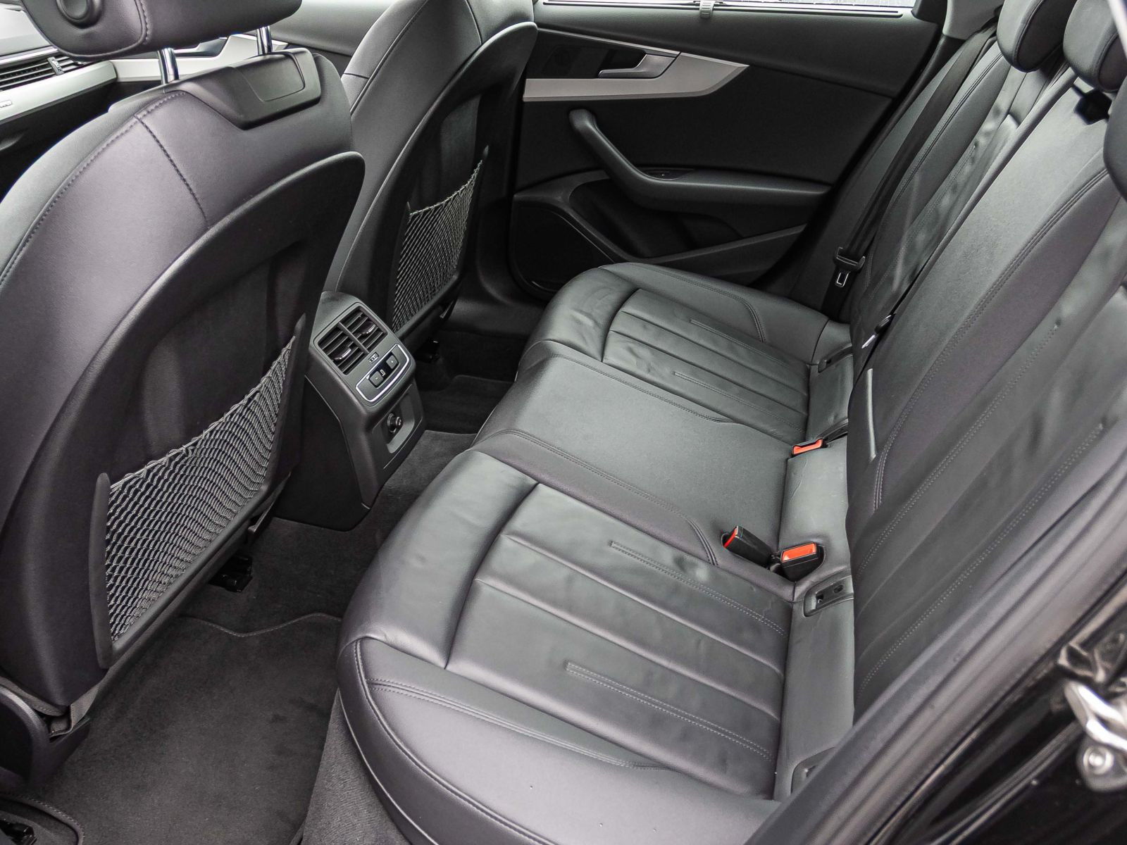 Audi A4 Avant Advanced 40TFSI qu Stronic Navi LED ACC EPH