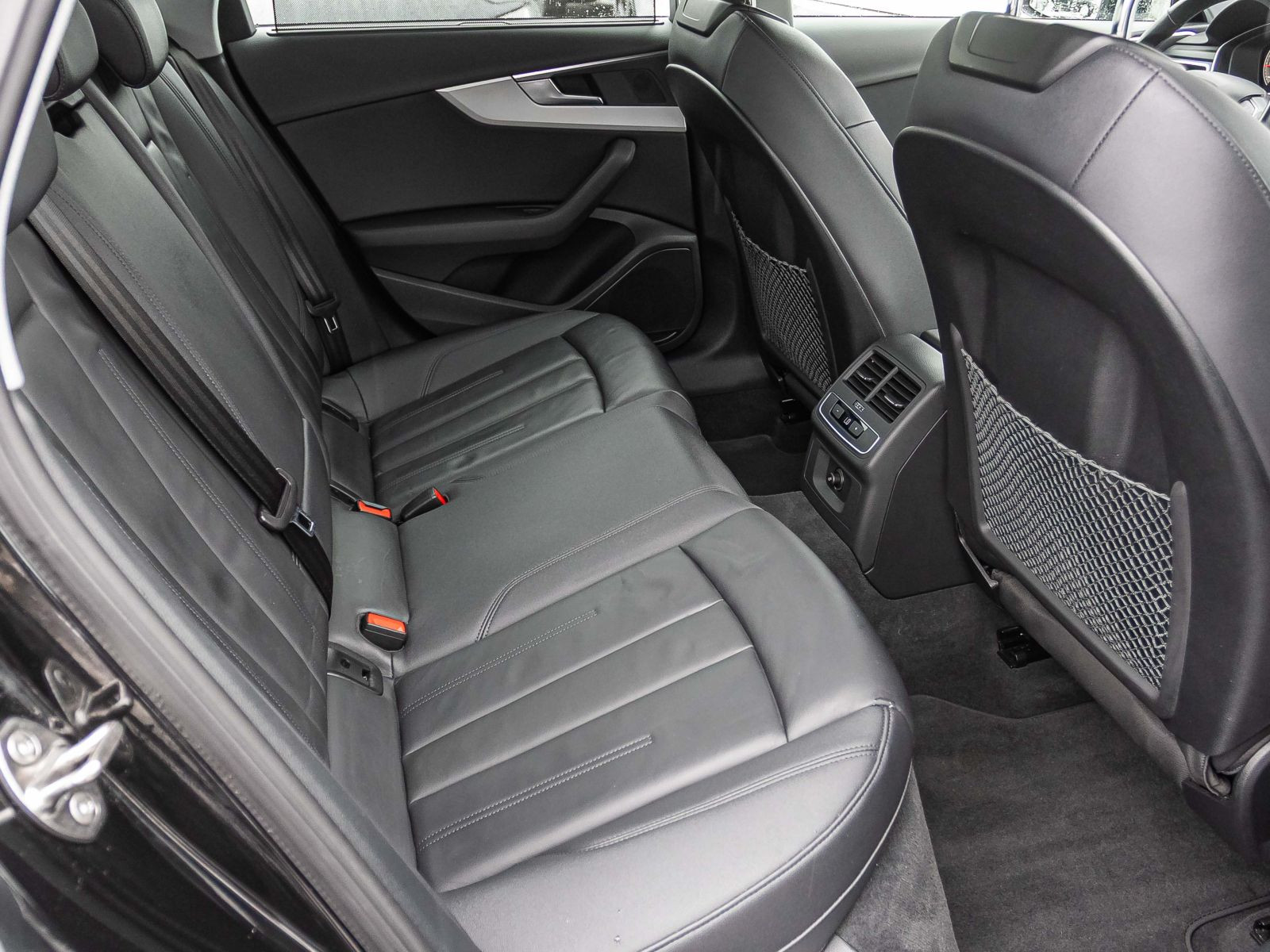 Audi A4 Avant Advanced 40TFSI qu Stronic Navi LED ACC EPH