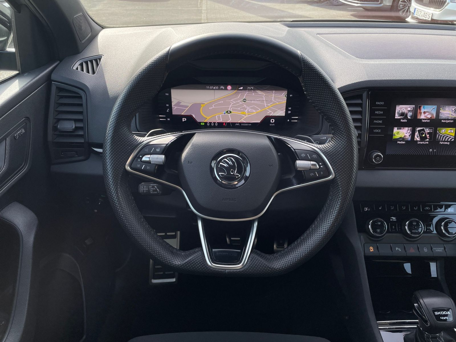 Skoda Karoq Sportline 2.0 TDI DSG 4X4 Standheizung AHK