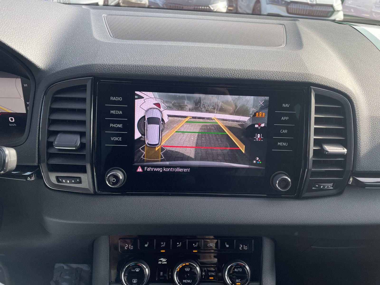 Skoda Karoq Sportline 2.0 TDI DSG 4X4 Standheizung AHK