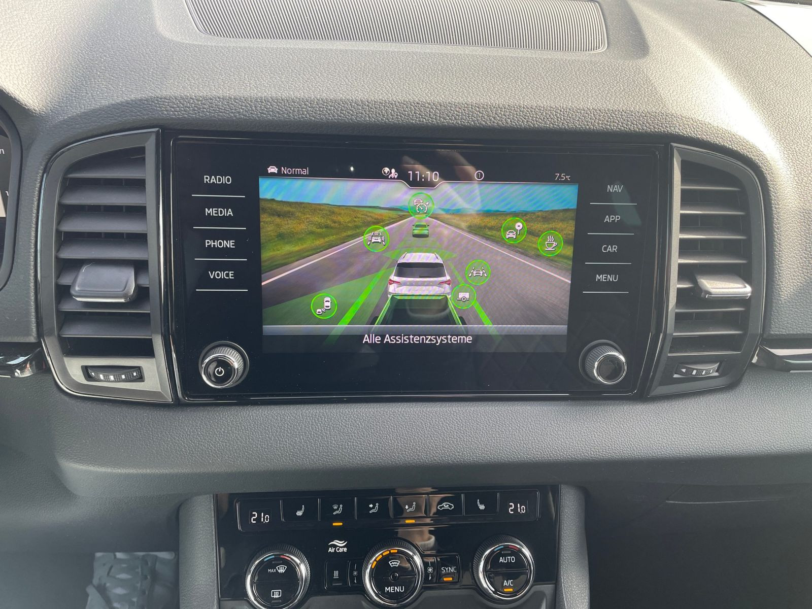 Skoda Karoq Sportline 2.0 TDI DSG 4X4 Standheizung AHK