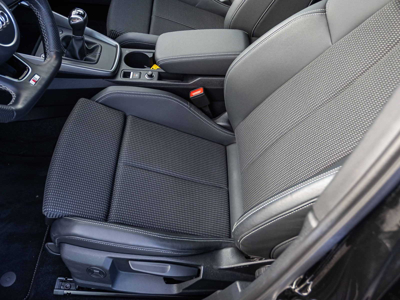 Audi A3 Sportback S line 35TFSI Navi LED CarPlay DAB