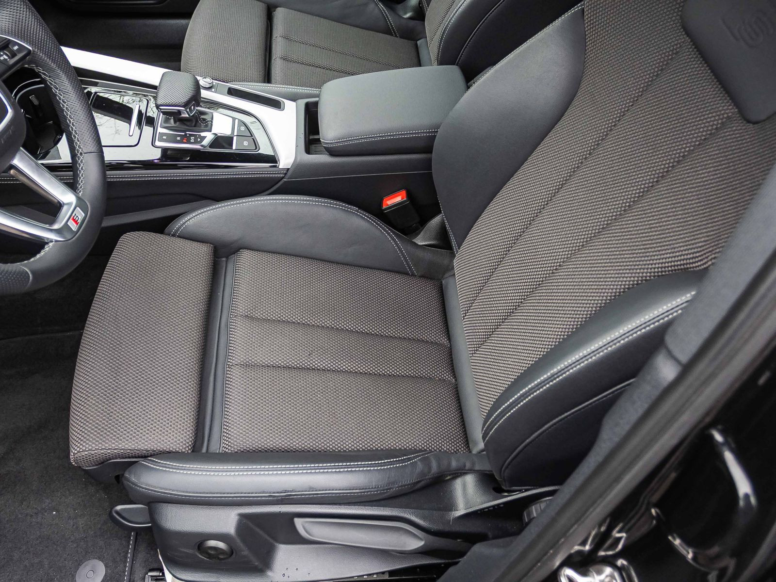 Audi A4 Avant S line 40TFSI Stronic Navi LED ACC AHK