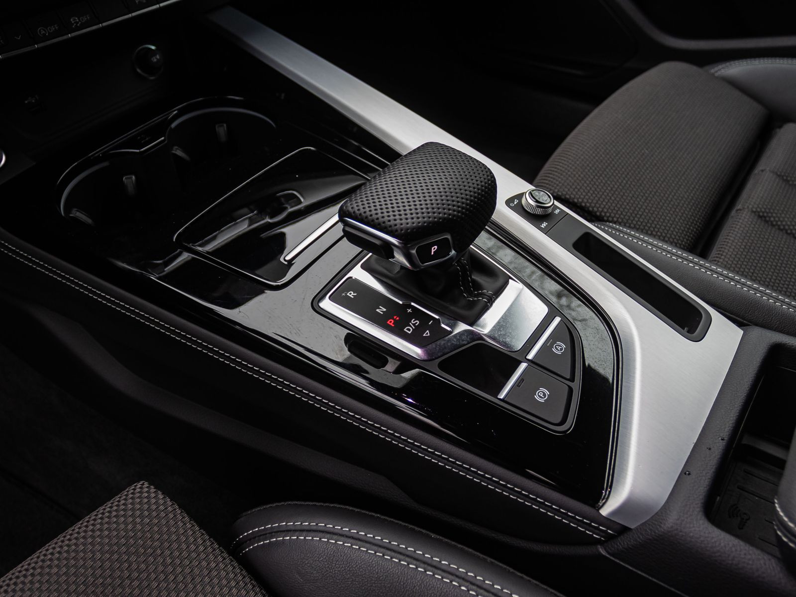 Audi A4 Avant S line 40TFSI Stronic Navi LED ACC AHK