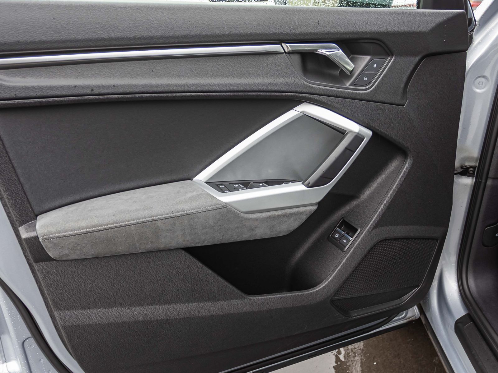 Audi Q3 45 TFSI e S tronic Navi LED CarPlay EPH AHK