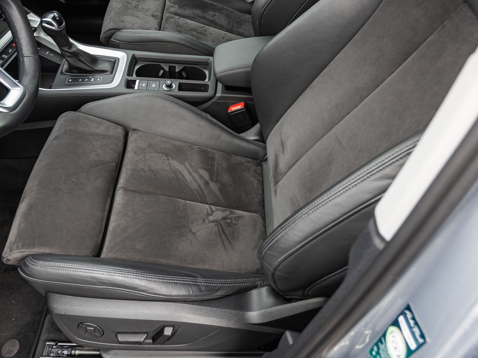 Audi Q3 45 TFSI e S tronic Navi LED CarPlay EPH AHK