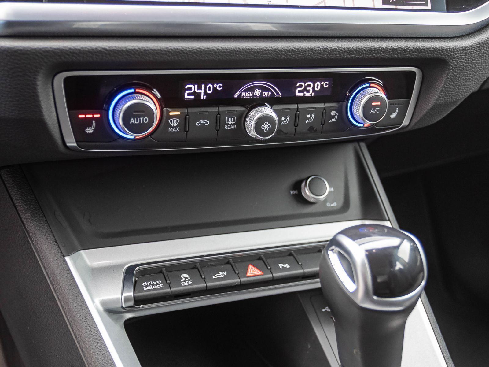 Audi Q3 45 TFSI e S tronic Navi LED CarPlay EPH AHK