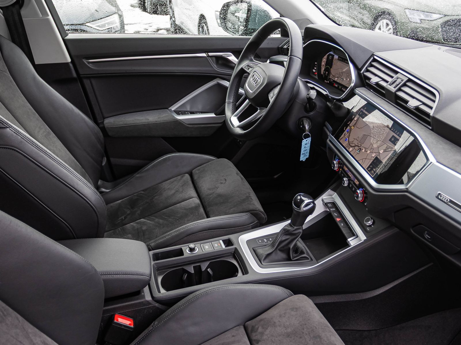 Audi Q3 45 TFSI e S tronic Navi LED CarPlay EPH AHK