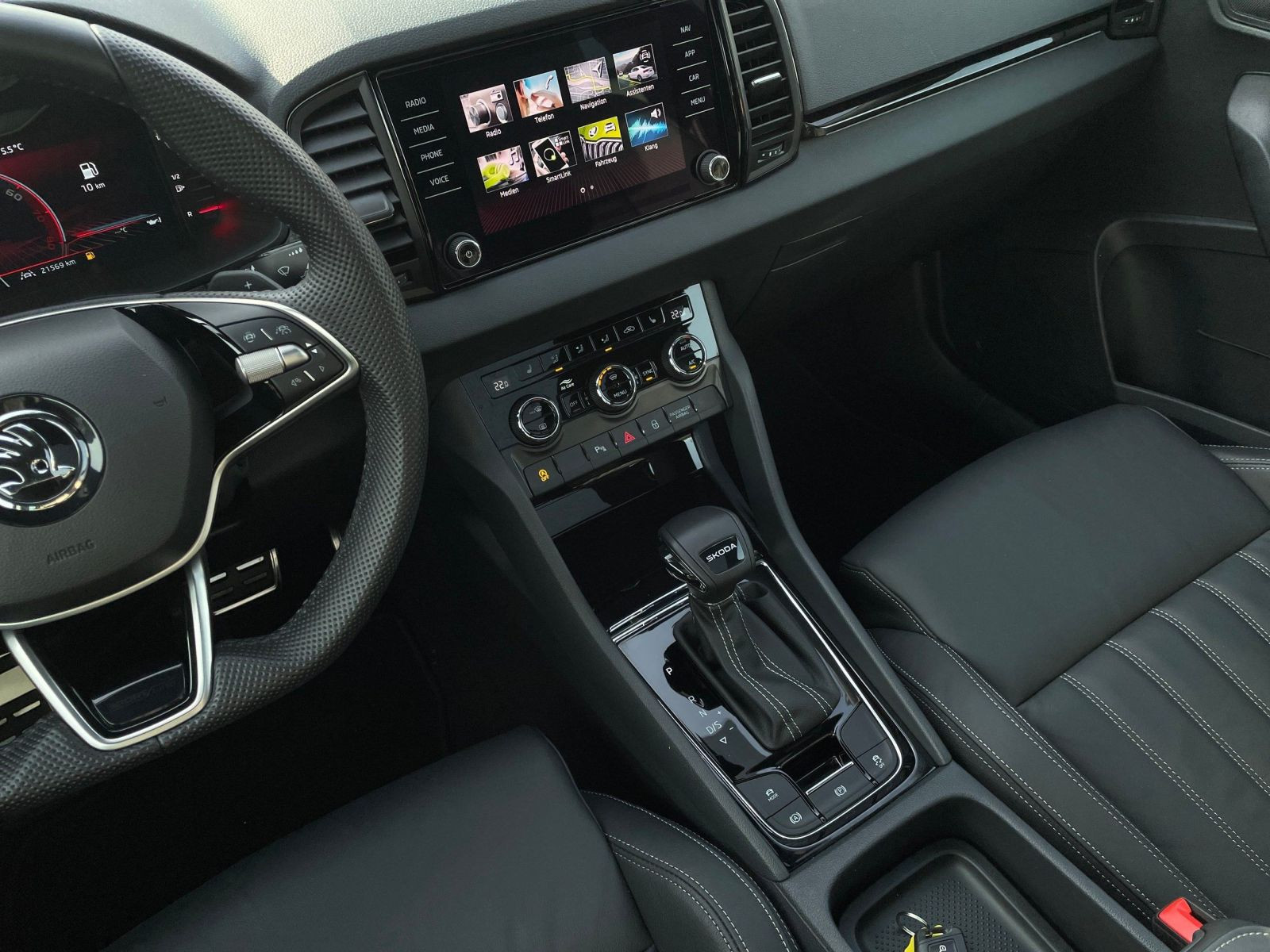 Skoda Karoq Sportline 1.5 TSI DSG Navi LED ACC Panorama