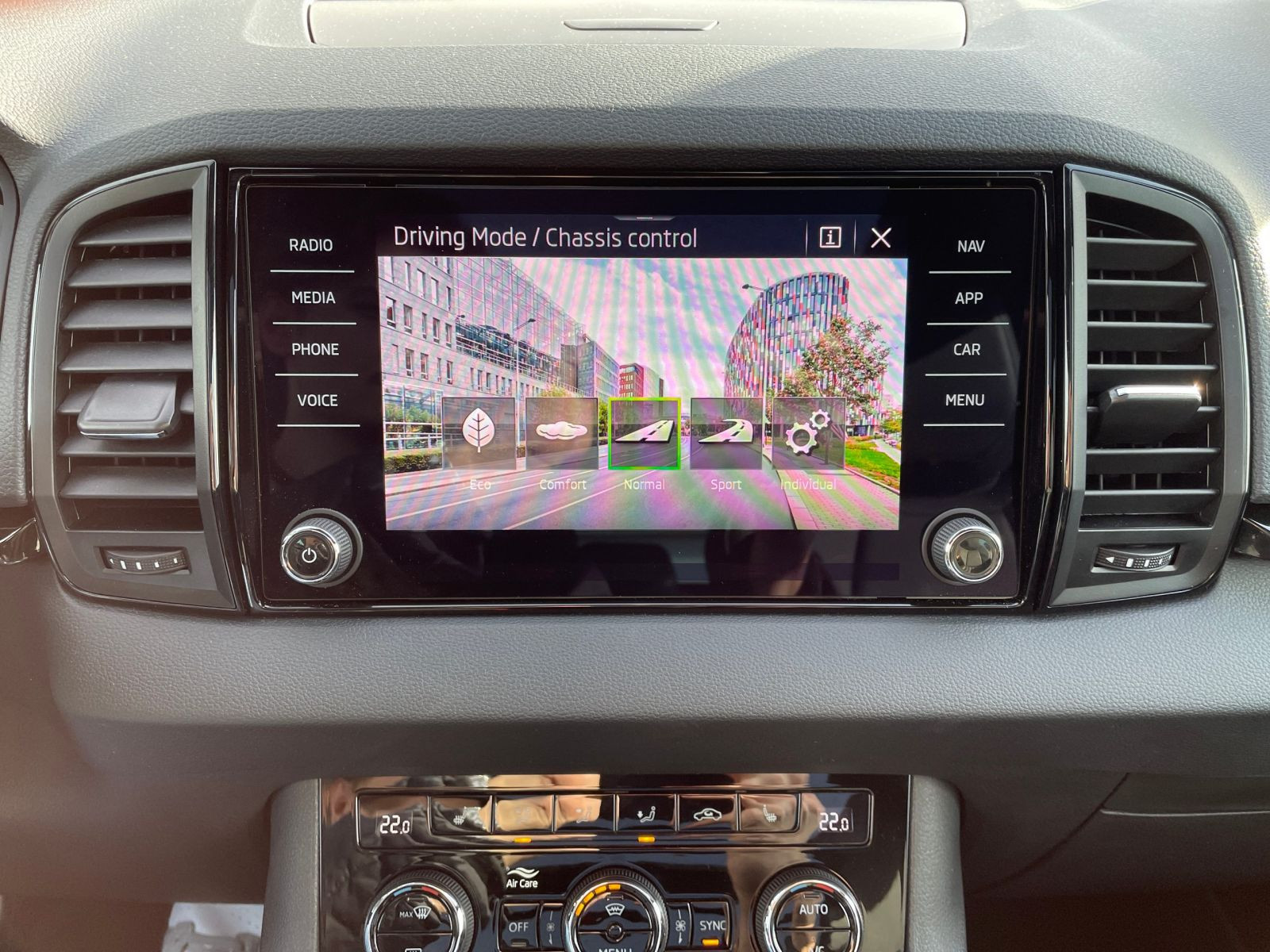 Skoda Karoq Sportline 1.5 TSI DSG Navi LED ACC Panorama