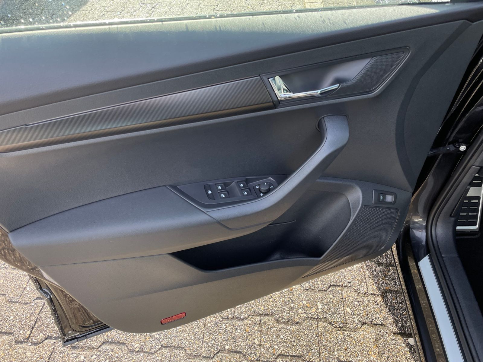 Skoda Karoq Sportline 1.5 TSI DSG Navi LED ACC Panorama