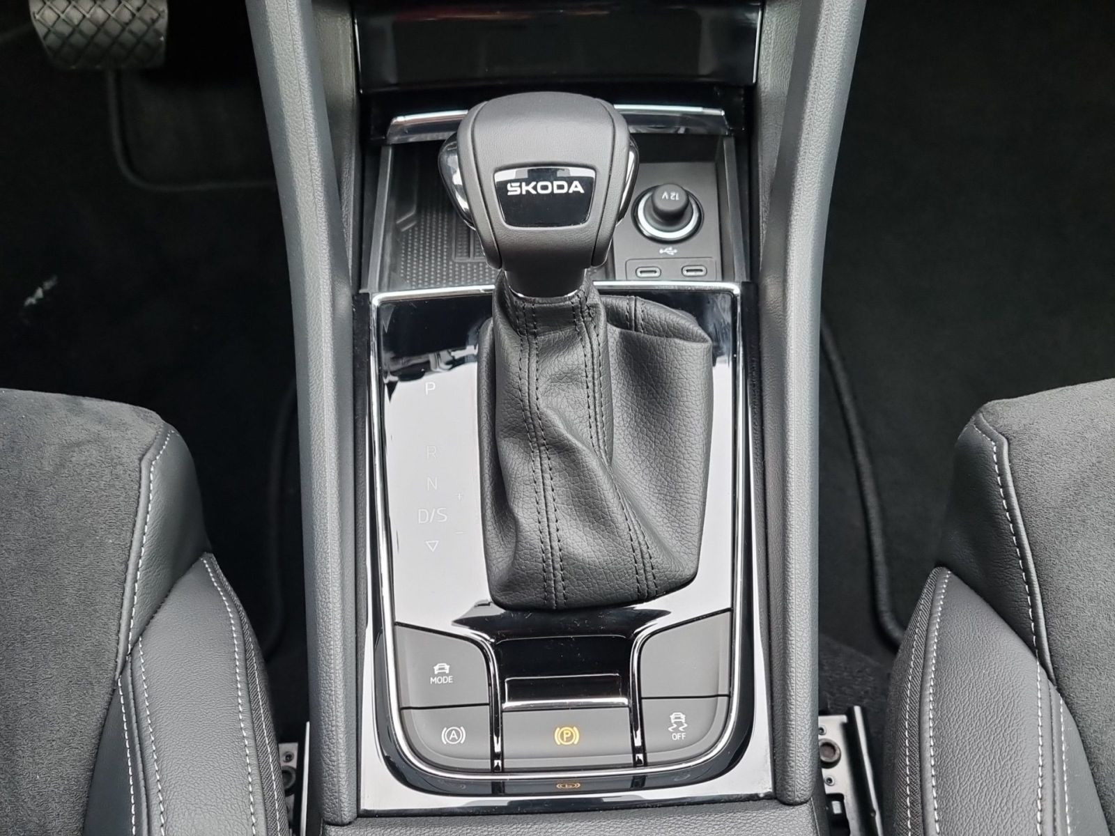 Skoda Karoq Tour 1.5TSI DSG Navi LED AHK EPH ACC