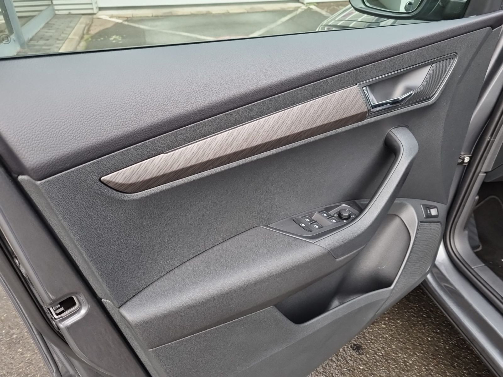 Skoda Karoq Tour 1.5TSI DSG Navi LED AHK EPH ACC