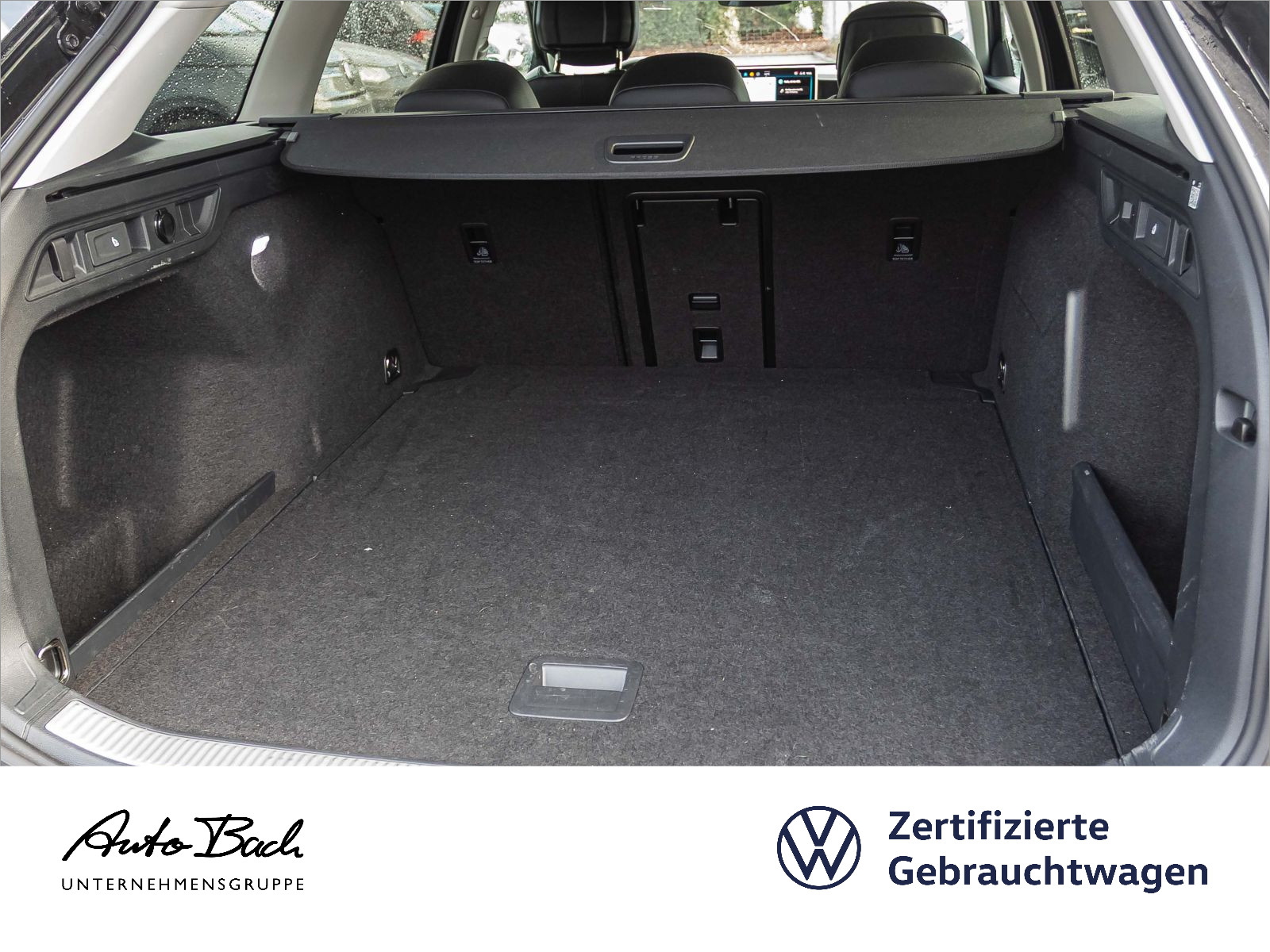 Volkswagen Passat Business 1.5 eTSI DSG Navi LED ACC EPH AHK