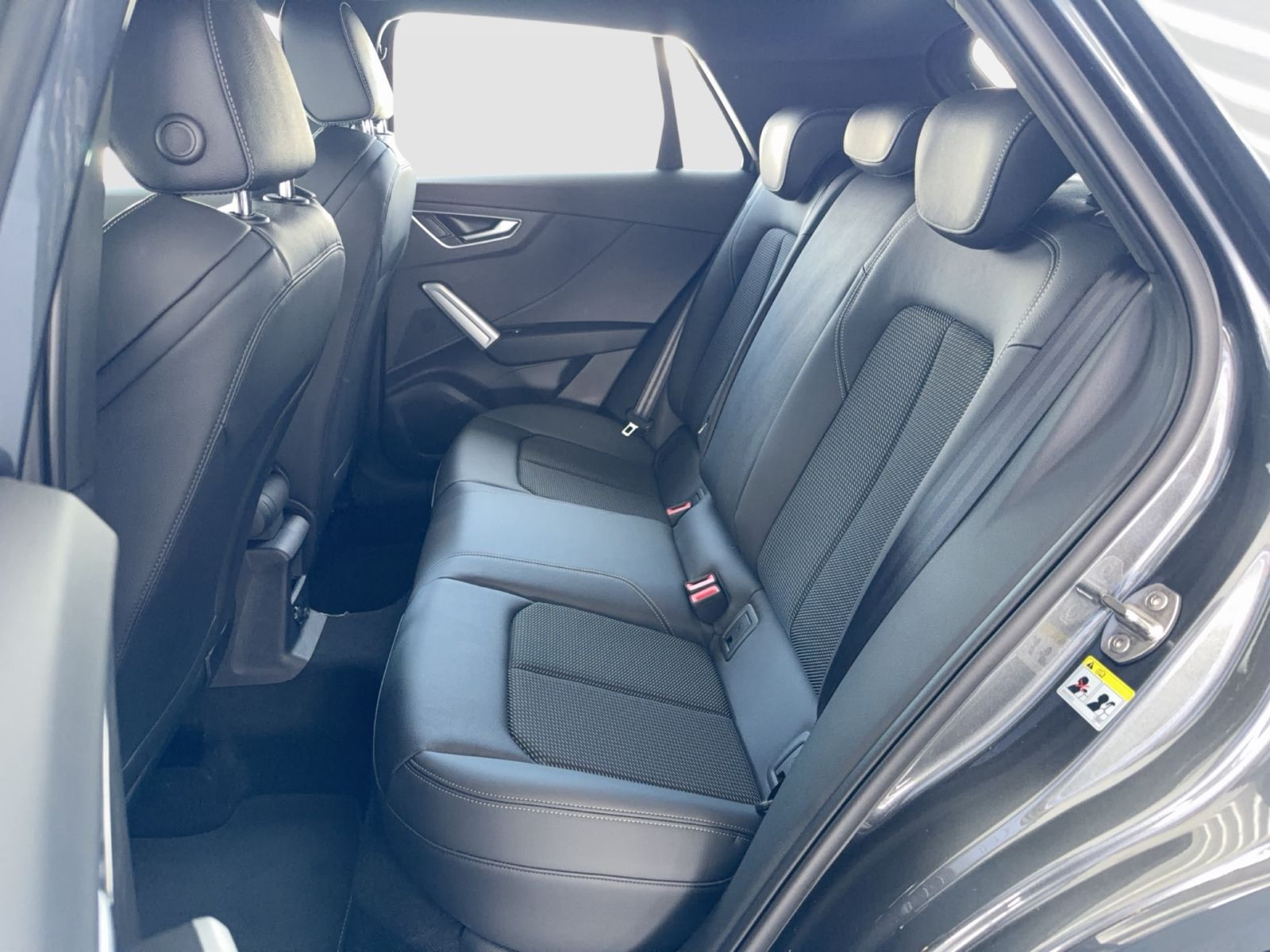 Audi Q2 S line 35TFSI 150PS Stronic 18" / S-Interieur / Assistenz