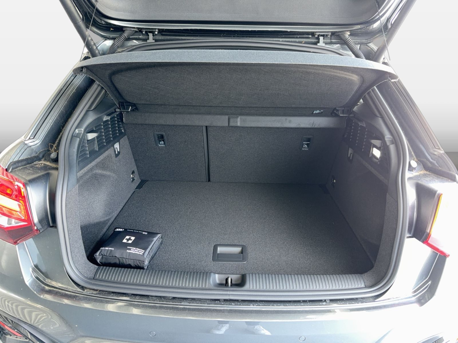 Audi Q2 S line 35TFSI 150PS Stronic 18" / S-Interieur / Assistenz