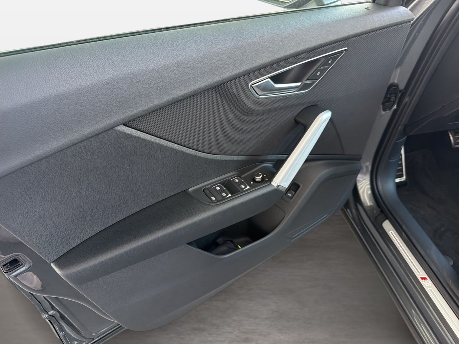 Audi Q2 S line 35TFSI 150PS Stronic 18" / S-Interieur / Assistenz