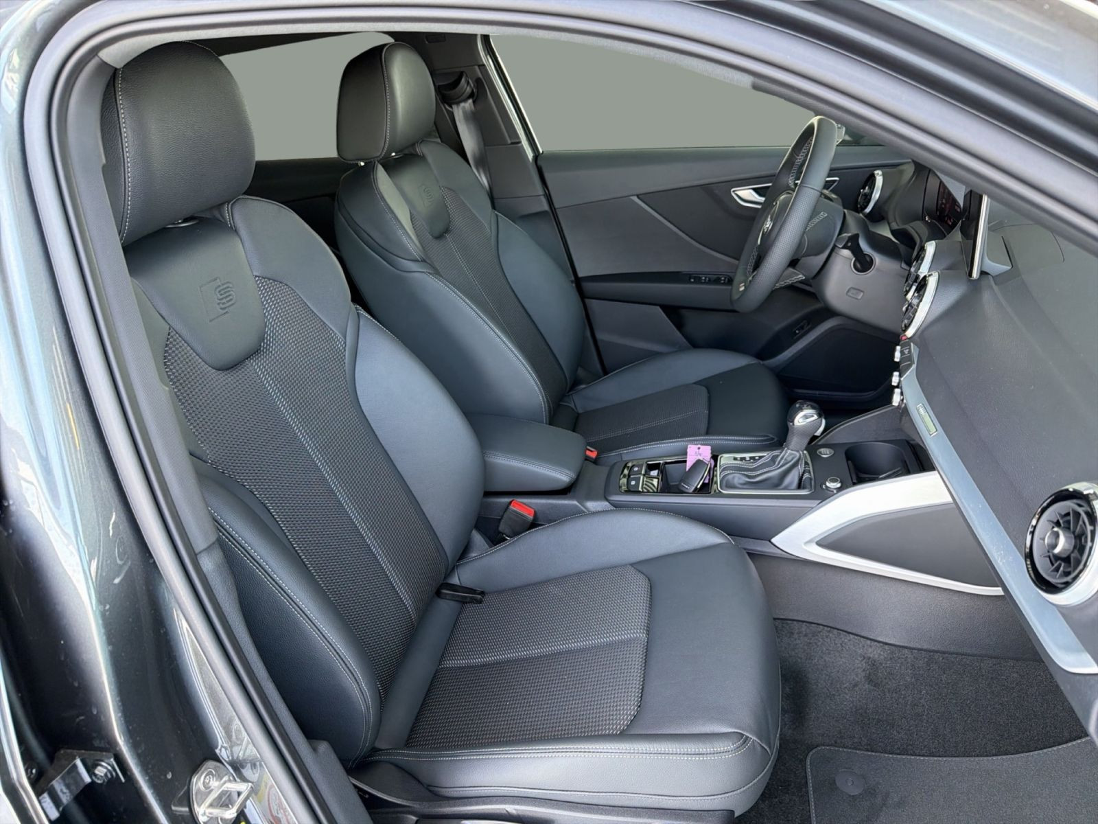 Audi Q2 S line 35TFSI 150PS Stronic 18" / S-Interieur / Assistenz