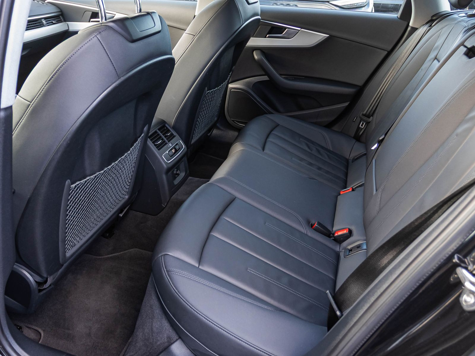 Audi A4 Avant Advanced 35TFSI Stronic Navi LED ACC EPH