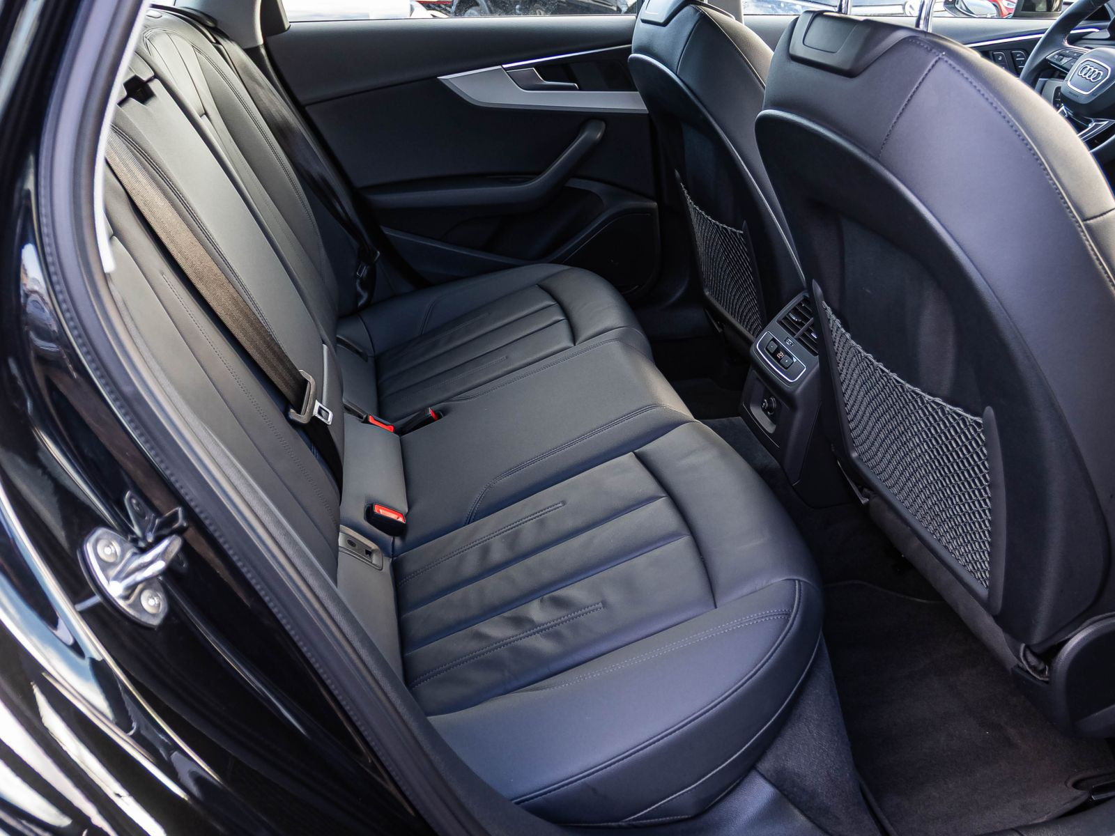 Audi A4 Avant Advanced 35TFSI Stronic Navi LED ACC EPH