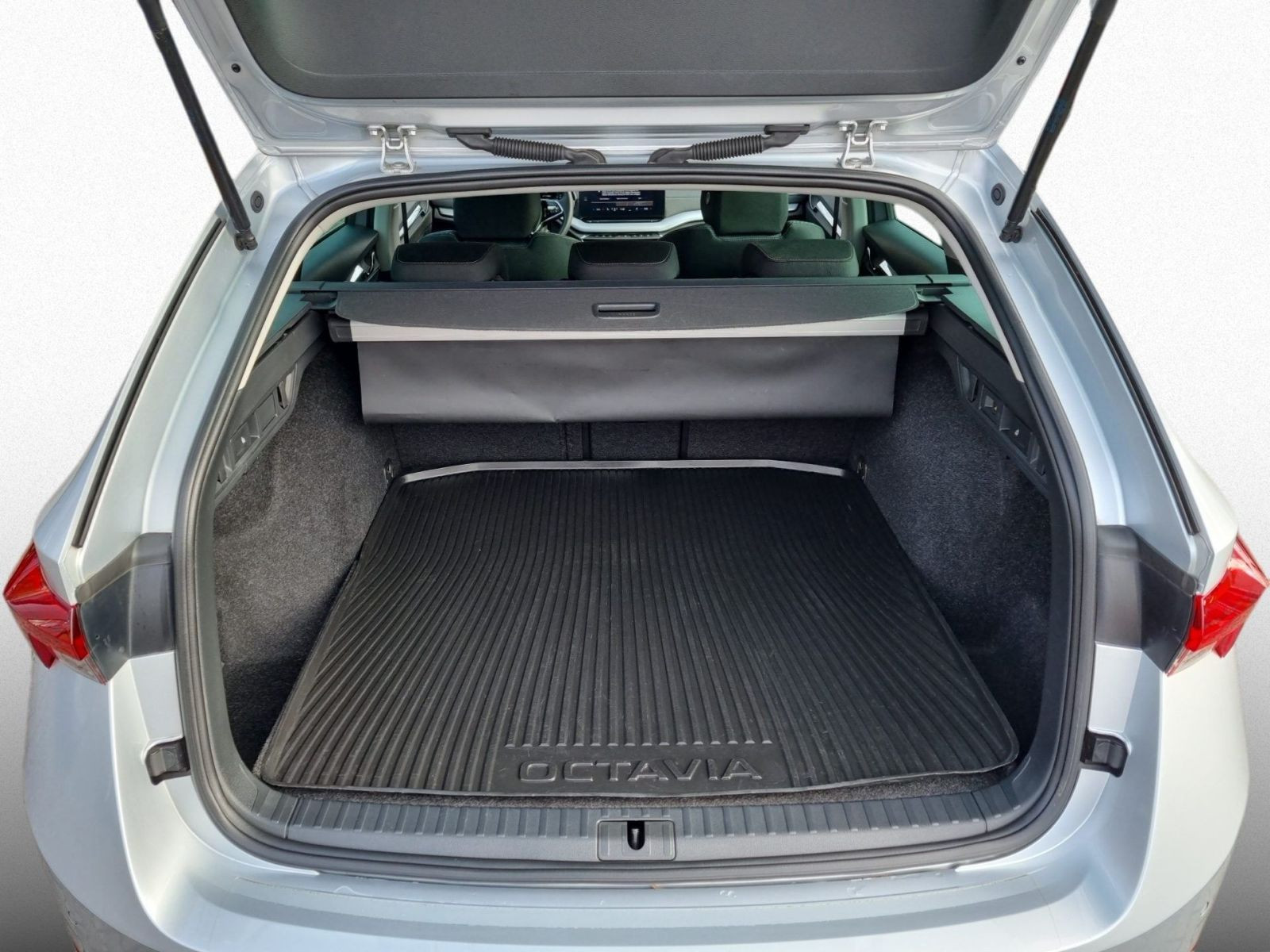 Skoda Octavia Combi Style 2.0TDI DSG Navi LED ACC AHK