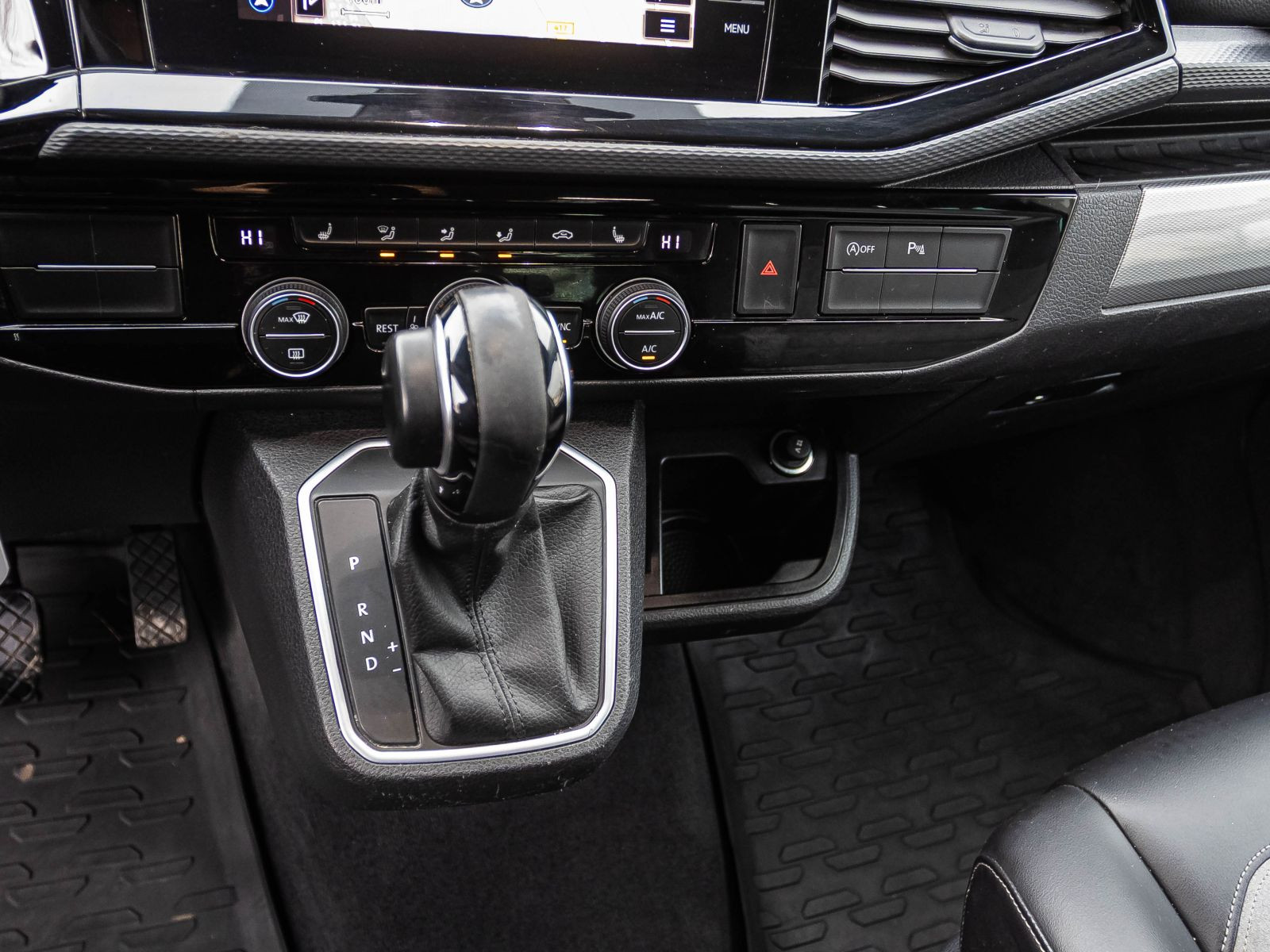 Volkswagen T6.1 Multivan Comfortline 2.0TDI DSG Navi LED ACC AHK