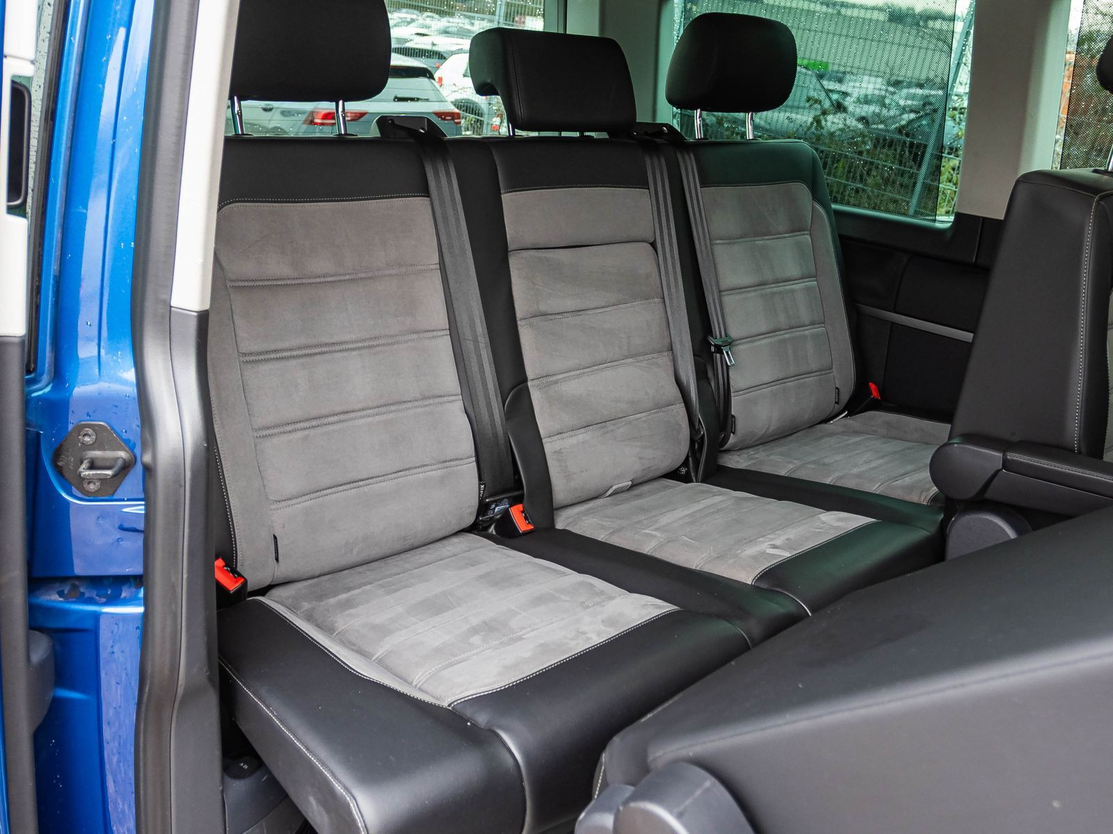 Volkswagen T6.1 Multivan Comfortline 2.0TDI DSG Navi LED ACC AHK