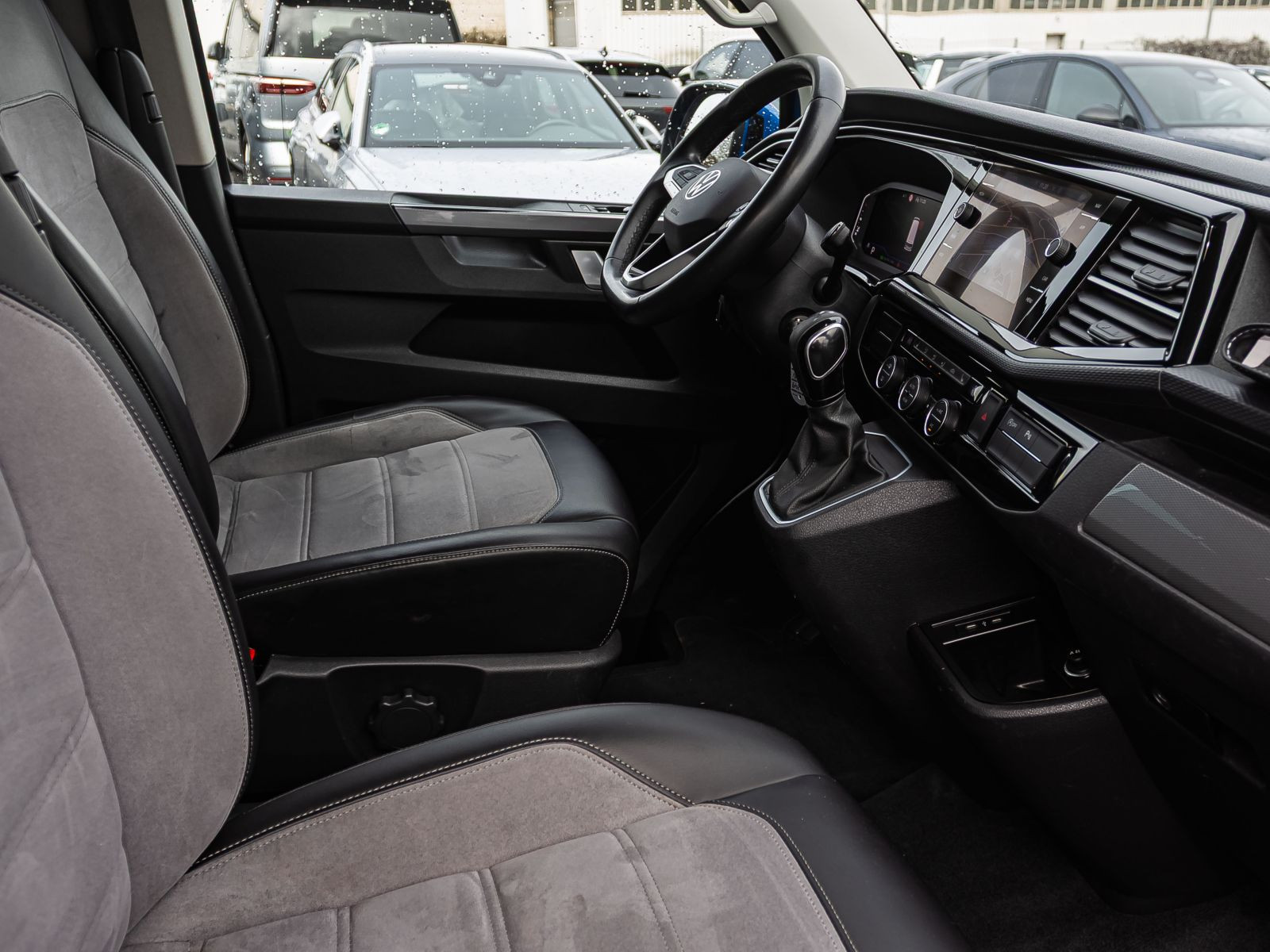 Volkswagen T6.1 Multivan Comfortline 2.0TDI DSG Navi LED ACC AHK