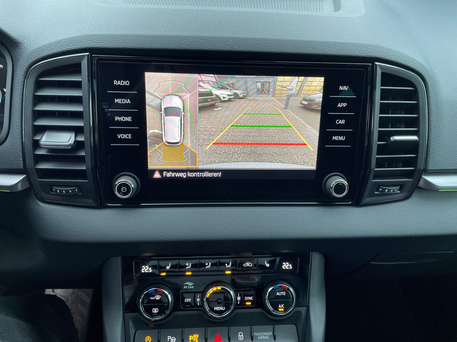 Skoda Karoq Tour 2.0 TDI 4x4 DSG Panorama 360°Kamera Navi