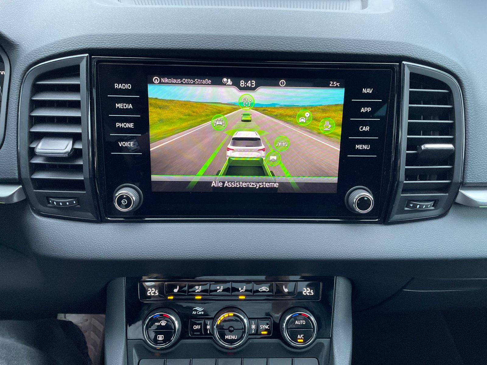 Skoda Karoq Tour 2.0 TDI 4x4 DSG Panorama 360°Kamera Navi