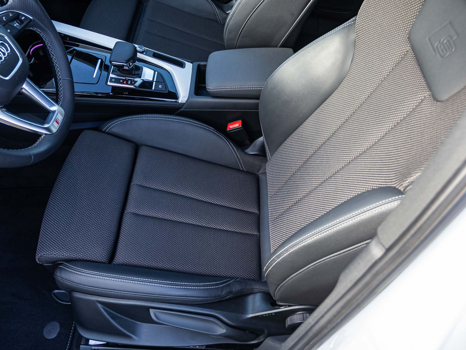 Audi A4 Avant S Line 35TFSI Stronic Navi LED ACC AHK